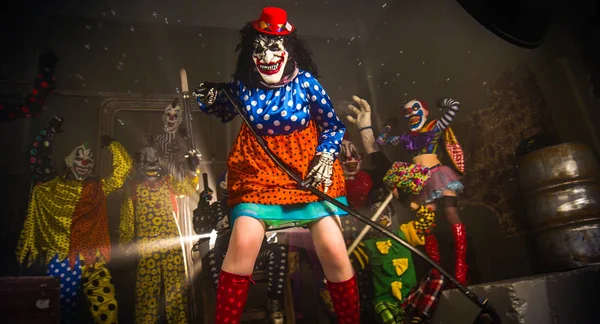 Clown Che Ballano Con Falce Clown Spaventosi Halloween Party Concept — Foto Stock