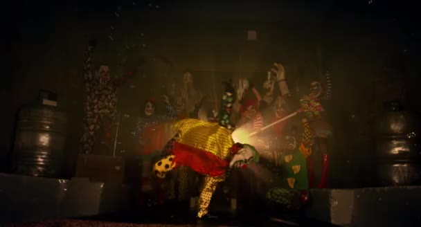 Clown Tanzt Bei Grusel Clowns Halloween Party — Stockvideo