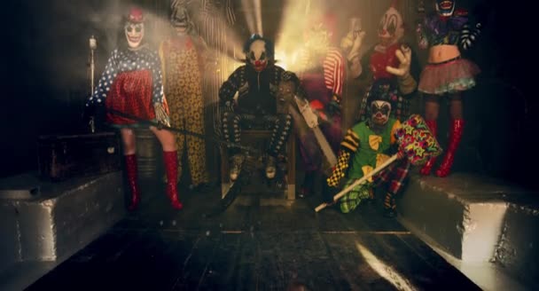 Clown Effrayant Assis Sur Trône Halloween Concept Fête — Video