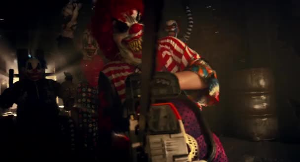 Clown Che Ballano Con Motosega Clown Spaventosi Halloween Party Concept — Video Stock