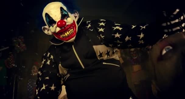 Clown Posiert Mit Kopf Und Schocker Grusel Clowns Mit Halloween — Stockvideo