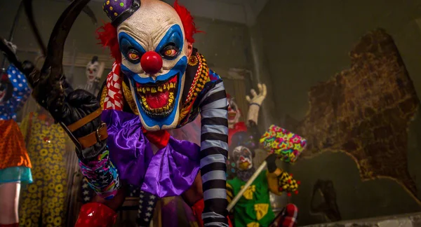 Payaso Miedo Baile Máscaras Con Guante Cuchillas Concepto Fiesta Halloween — Foto de Stock