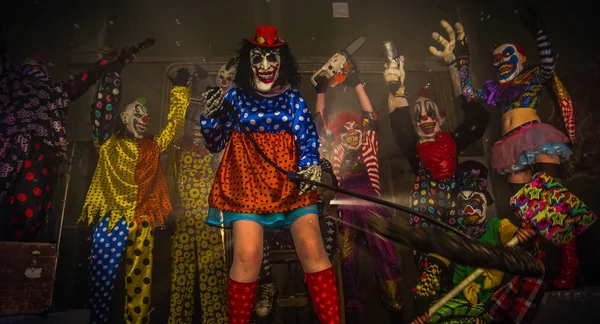 Clown Che Ballano Con Falce Clown Spaventosi Halloween Party Concept — Foto Stock