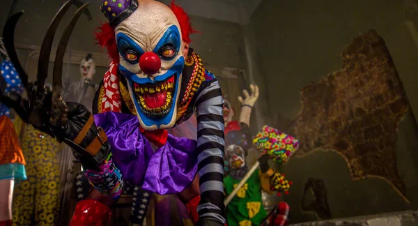 Payaso Miedo Baile Máscaras Con Guante Cuchillas Concepto Fiesta Halloween — Foto de Stock