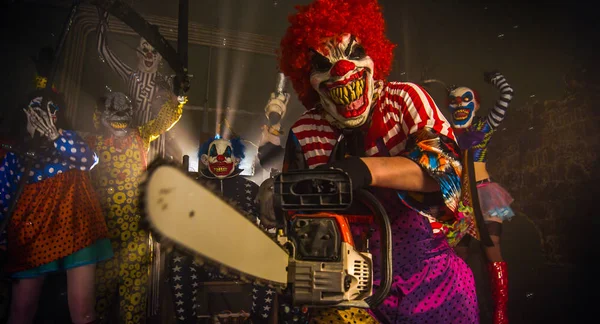 Clown Che Ballano Con Motosega Clown Spaventosi Halloween Party Concept — Foto Stock