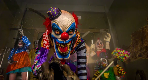 Payaso Miedo Baile Máscaras Con Guante Cuchillas Concepto Fiesta Halloween — Foto de Stock