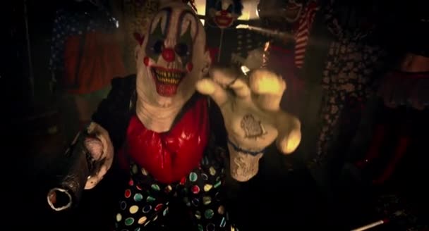 Clown Posa Con Pistola Clown Spaventosi Halloween Party Concept — Video Stock