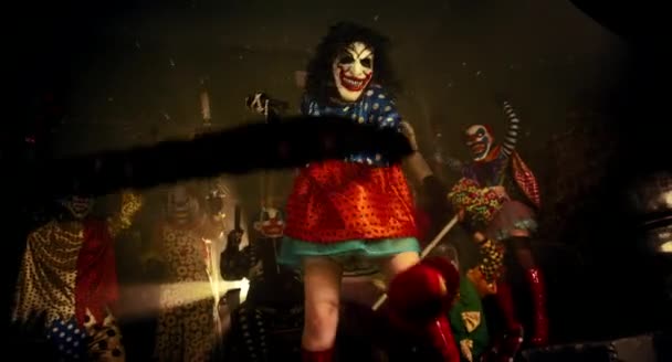 Clown Danse Avec Faux Effrayant Clowns Halloween Party Concept — Video