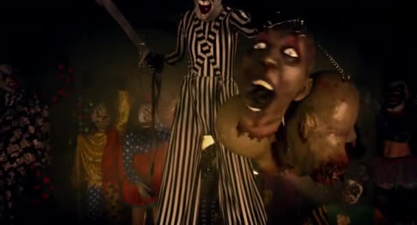 Clown Met Zwaard Snijd Hoofden Enge Clown Halloween Party Concept — Stockvideo
