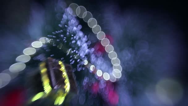 Closeup Βίντεο Του Fir Tree Λεπτομέρειες Χριστουγεννιάτικα Στολίδια Και Γιρλάντα — Αρχείο Βίντεο