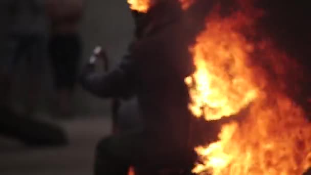 Professional Male Stuntman Bike Protective Costume Burning — Stock Video