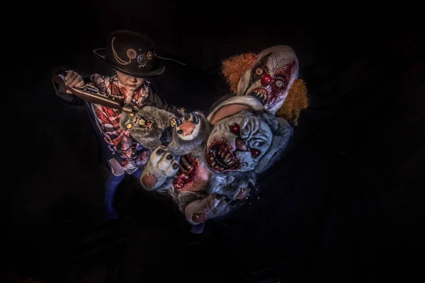 Kleiner Junge Halloween Piratenskelett Kostüm Mit Waffe Und Bösem Clown — Stockfoto