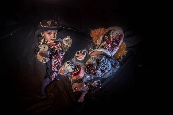 Niño Disfraz Esqueleto Pirata Halloween Con Pistola Payaso Malvado Con — Foto de Stock