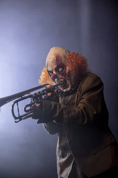 Scary Clown Playing Trumpet Misty Background — Stock Photo, Image