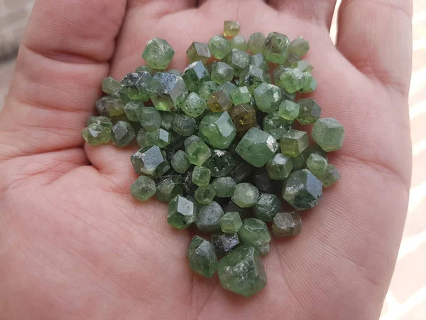 Demantoid Garnet güzel doğal yeşil renk