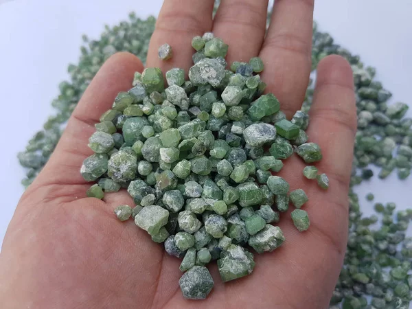 Demantoid Garnet doğal yeşil renk