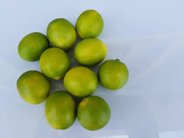 Taze olgun kireç doğal yeşil