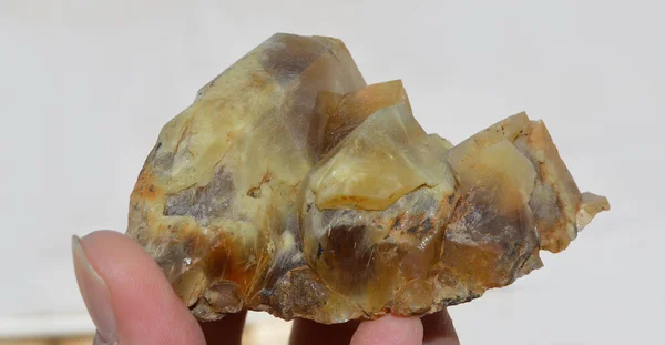 Altın rutil dahil sarı Kuvars örneği