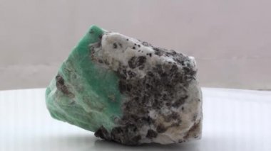 Kuvars, Mika ve garnet, yerellik, Pakistan görünür özellikleri ile Amazonite Örnek.