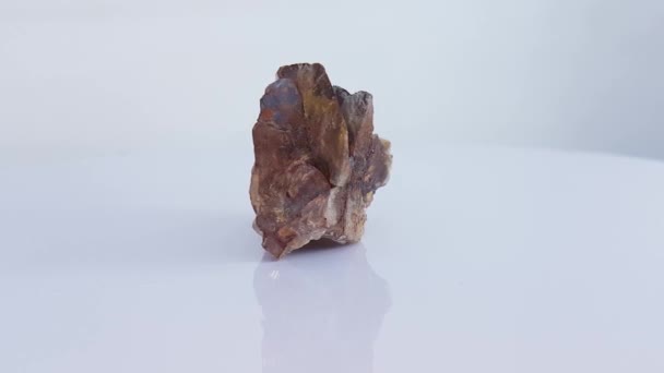 Axinite Crystals Specimen Efecto Multicolor Localidad Pakistán — Vídeo de stock