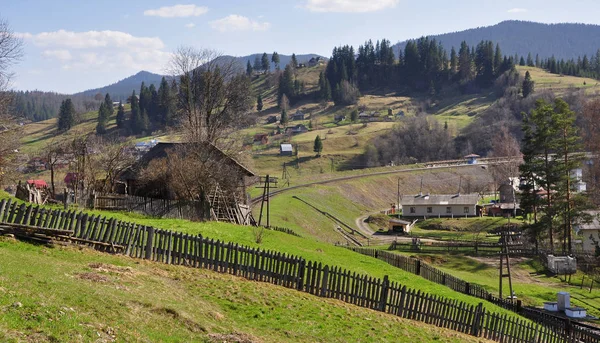 Vita Collina Case Alberi Apiario Ferrovia Capannoni Legno Siepi Sotto — Foto Stock