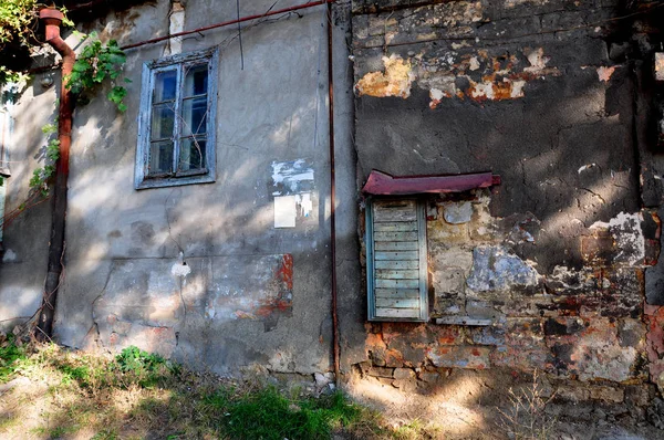 Altes Haus Marode Holzfenster Mit Abblätternder Farbe Alter Briefkasten — Stockfoto