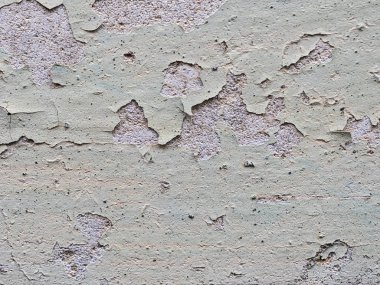 Sıvalı bir yüzeyden boya soyma. Eski şişmiş boya coatin