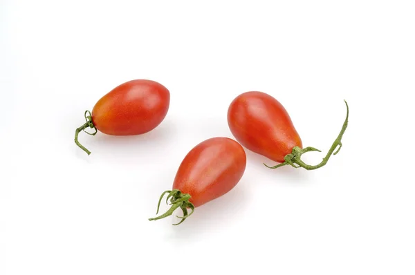 Birnenförmige Tomaten mit Stecklingen. rosa ovale Tomaten. — Stockfoto