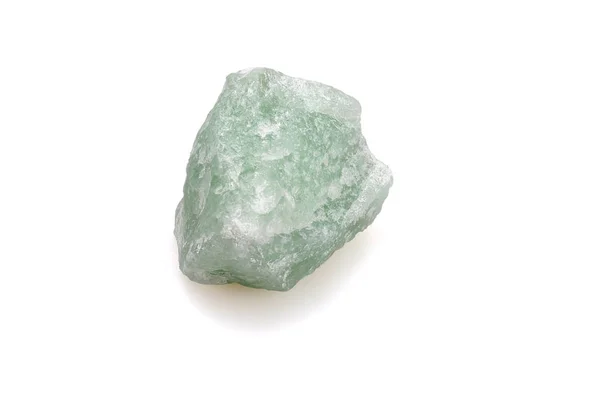 Beyaz arka planda mineral aventurine.