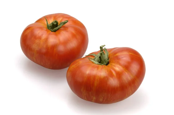 Zwei rot-orange Bio-Tomaten. — Stockfoto