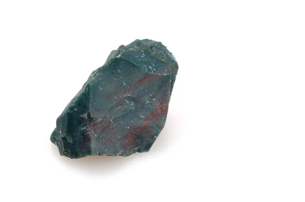 Beyaz arka planda mineral heliotrope.