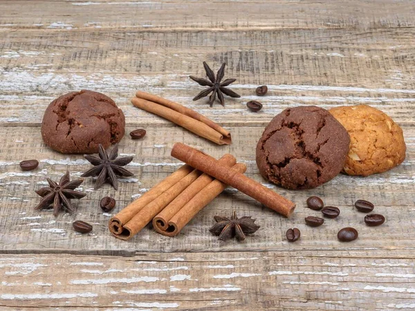 Biscuiți cu fulgi de ovăz, scorțișoară, cafea și anason stea . — Fotografie, imagine de stoc
