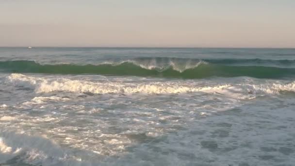 黒海の嵐。波が上陸. — ストック動画