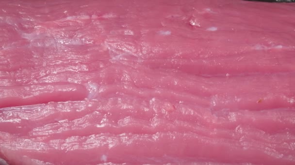 Το ωμό κρέας από κοντά. Βίντεο 4K. Σούπερ μακροεντολή. — Αρχείο Βίντεο