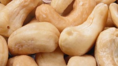 Ceviz fıstığını yakından çek. Tuzlu fındık. Bütün çekirdekler.