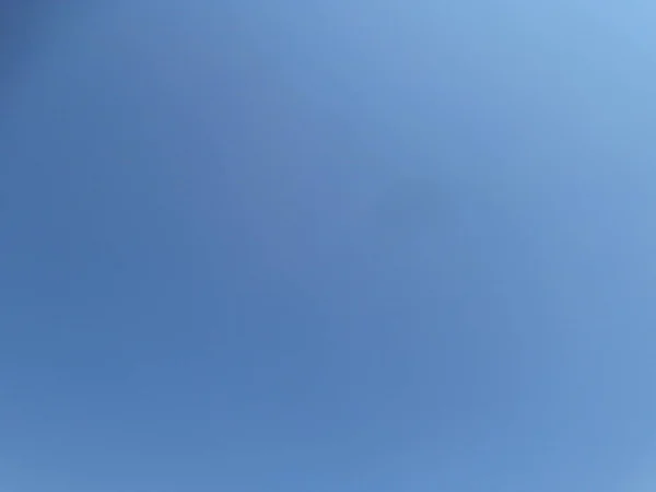 Голубое Небо Летний День — стоковое фото