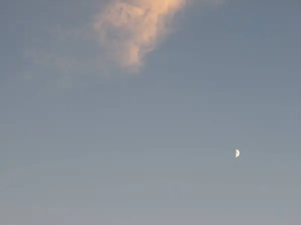 Bulut gökyüzü ay mavisi