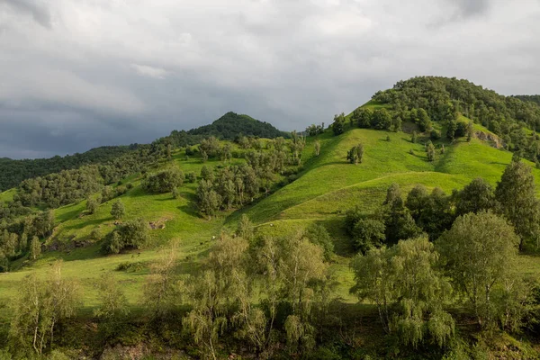 Krajobraz Górski Błękitnym Niebem Panoramiczny Widok Zielone Wzgórza Obrazy Stockowe bez tantiem