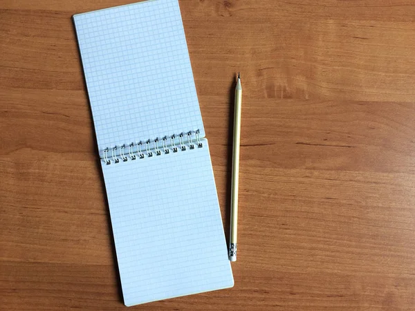 Cuaderno Con Pluma Mesa — Foto de Stock