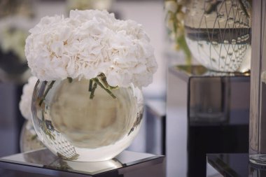 Lüks Zarif Düğün Töreni Dekorasyon, Kale yakınında Tören Dekor, küresel çiçek vazo