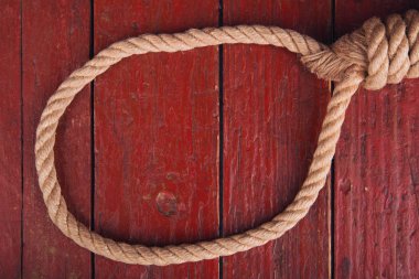 ahşap arka plan dokusunda gemi ipi.