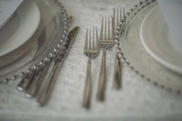 Hochzeit Bankett Der Tisch Für Die Gäste Serviert Mit Besteck — Stockfoto