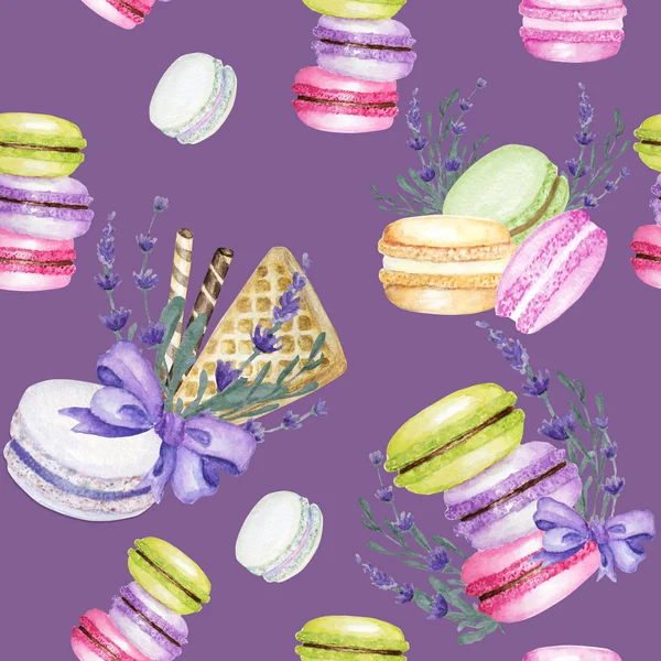 Яркие цвета Macarons торт Акварель бесшовный узор на фиолетовом фоне с цветами лаванды. Красочные сладкие французские десерты. Ткань бесшовная. Скрапбукинг . — стоковое фото