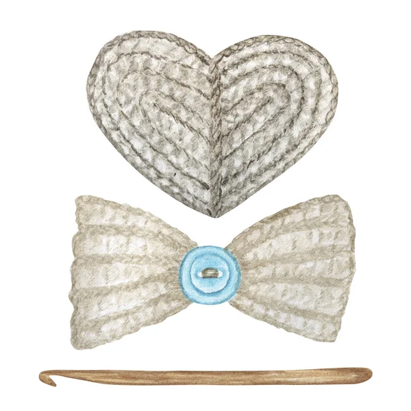 Fermer Crochet coeur gris, arc avec bouton bleu clair, crochet concept fait main sur fond blanc. Aquarelle Hobby dessiné à la main Tricot et crochet outil . — Photo
