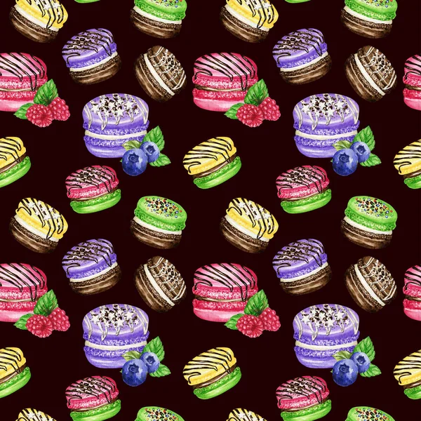 Handritade akvarell franska macaron kakor sömlös mönster. Choklad, Vanilj, frukt bakverk dessert på svart bakgrund färgglada makaroner kex, blåbär hallon banan söt tyg konsistens — Stockfoto