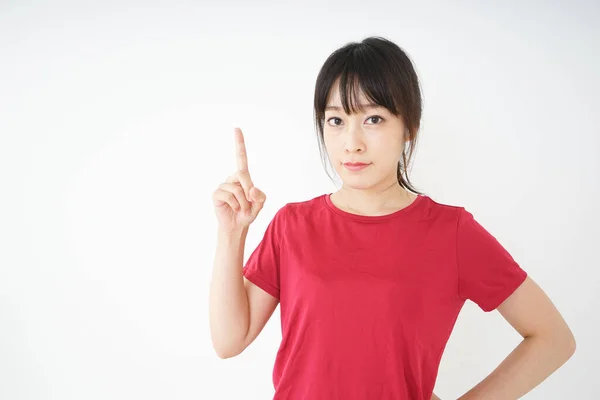 Jonge Aziatische Vrouw Wijzend Met Vinger — Stockfoto