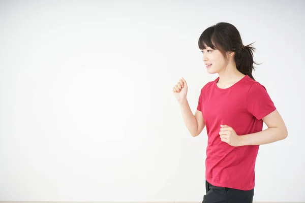 Jong Gelukkig Aziatisch Vrouw Running — Stockfoto