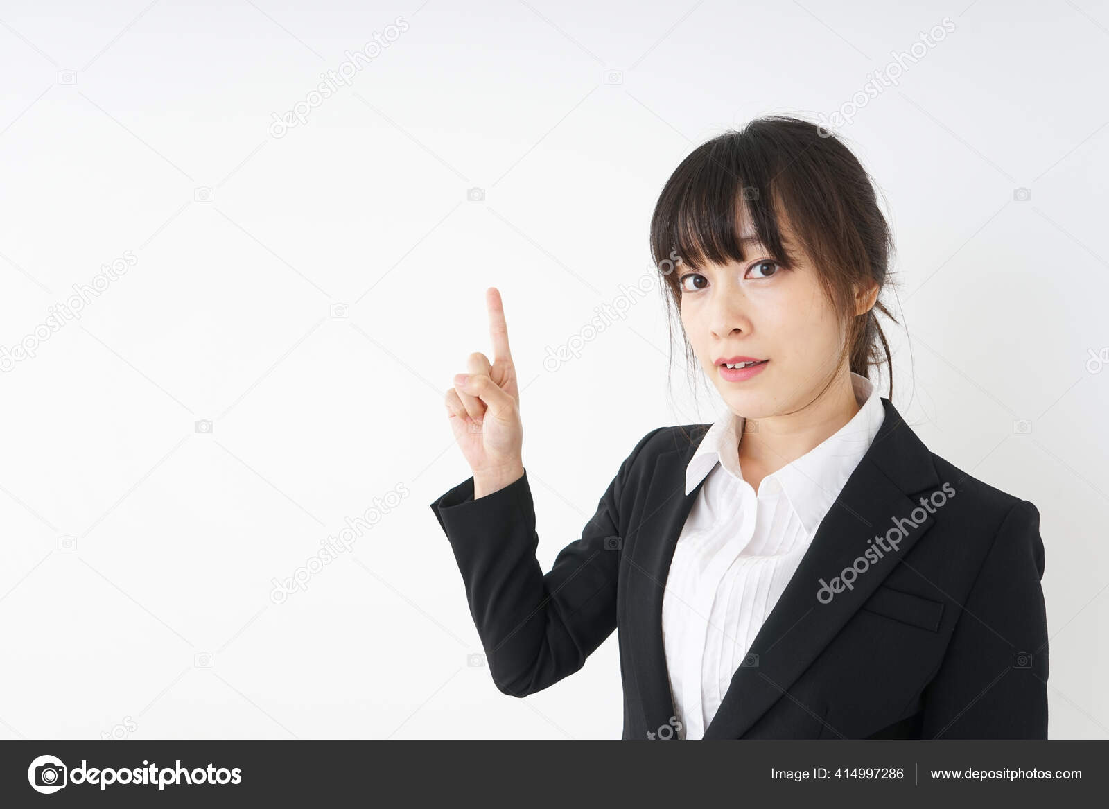 基于白人背景孤立的亚洲女商人的画像 图库照片 C Maroke