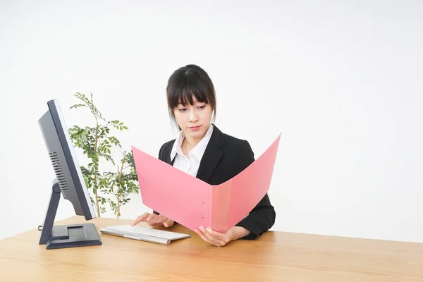 Unternehmerin Erledigt Schreibtischarbeit Büro — Stockfoto