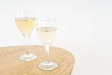 şarap kadehi ve berpwater resmi 